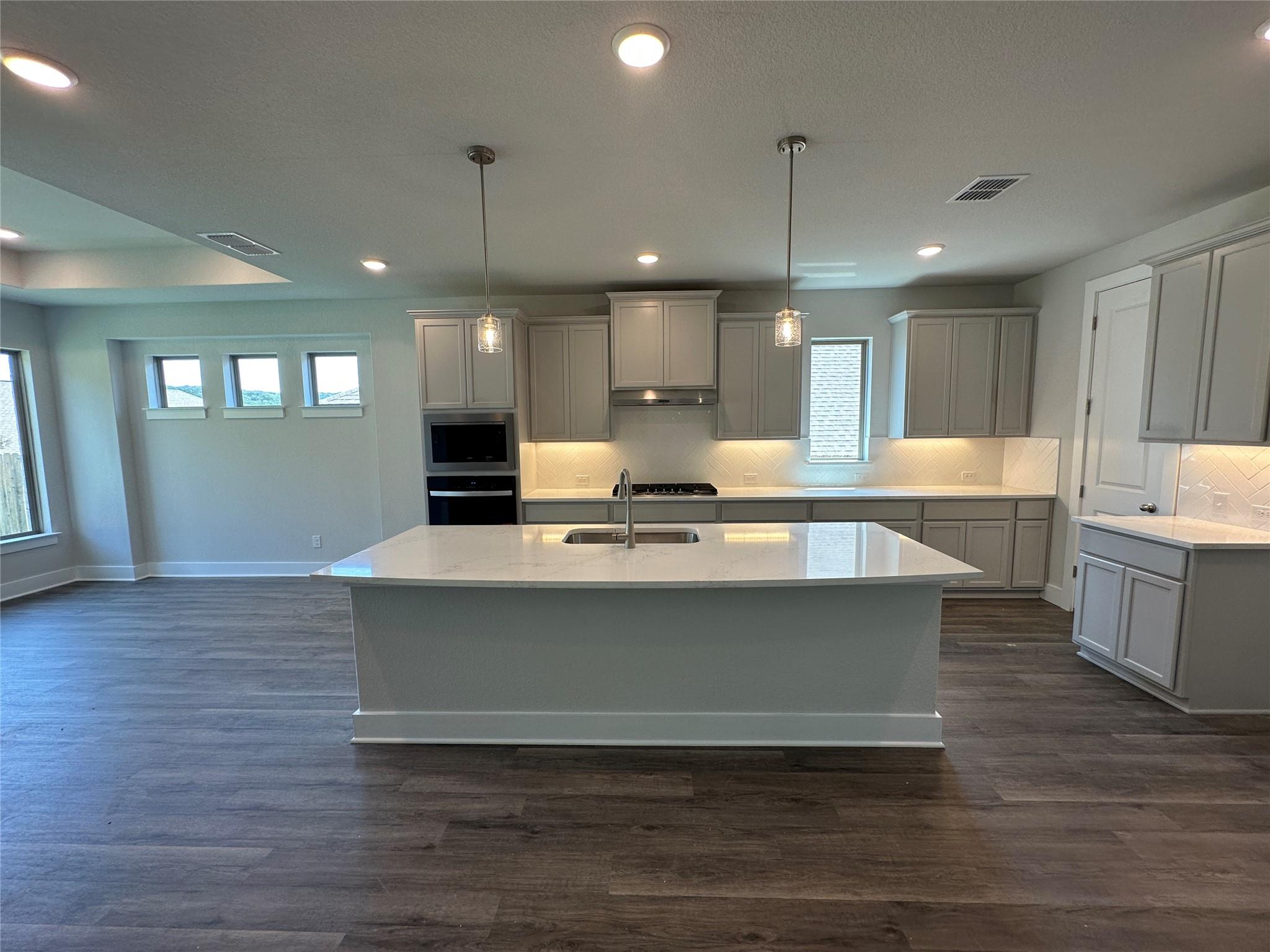 22112 Cross Timbers BND