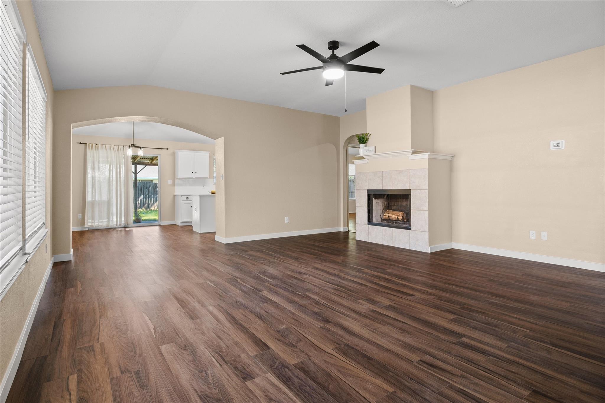 161 Britni LOOP