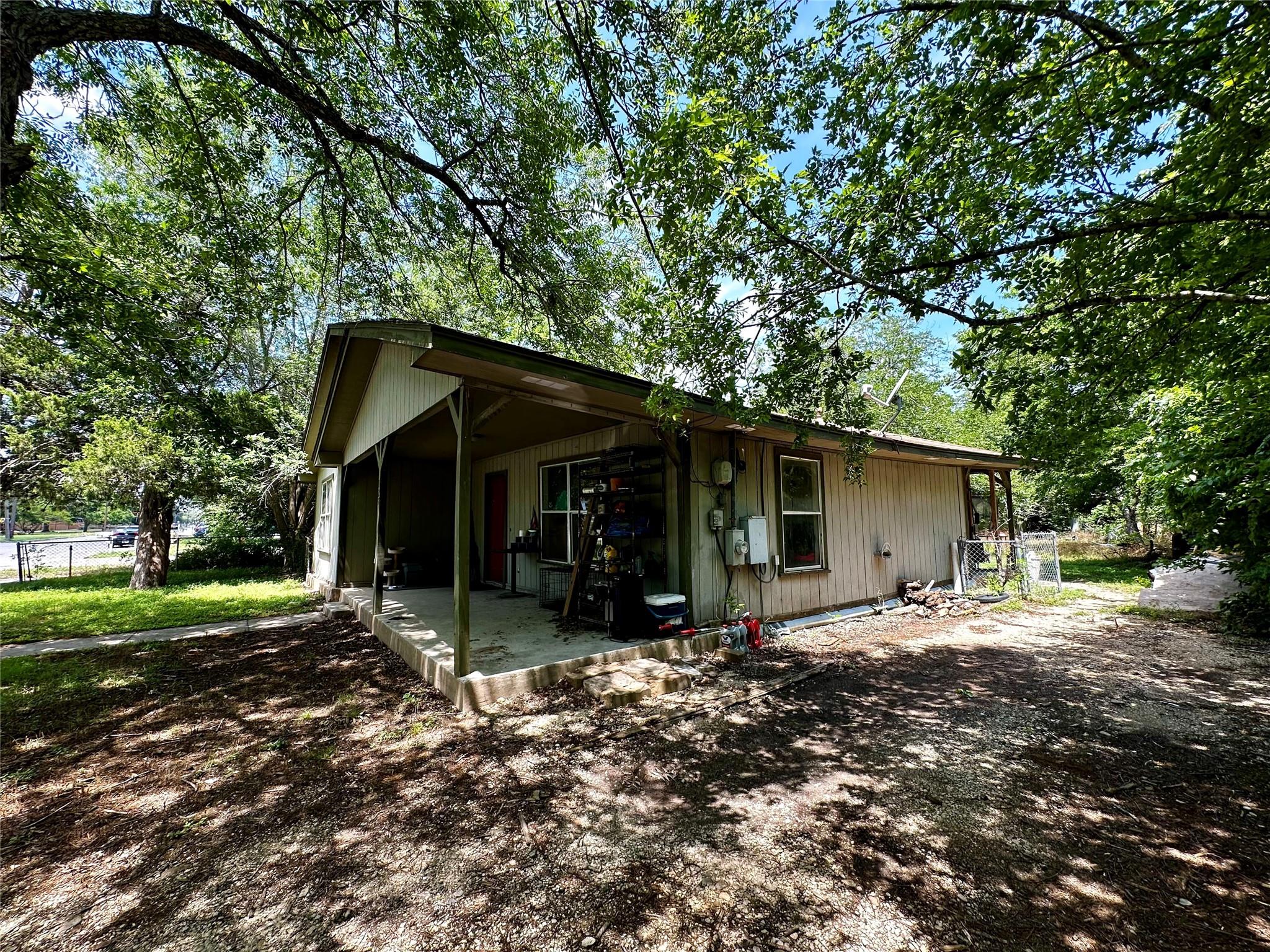 827 Clearfork ST