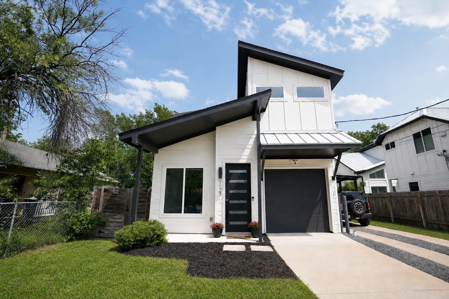 1123 Omega Ave 1