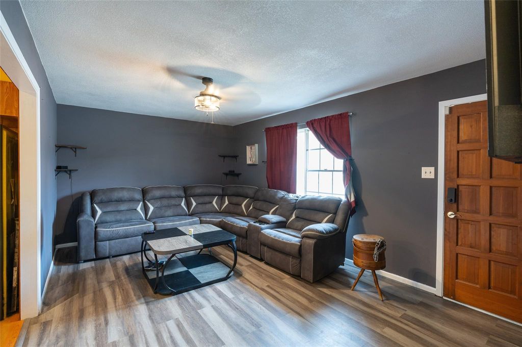 Photo of 1114 Woodlawn ST, Lockhart, TX 78644 (MLS # 5181649)