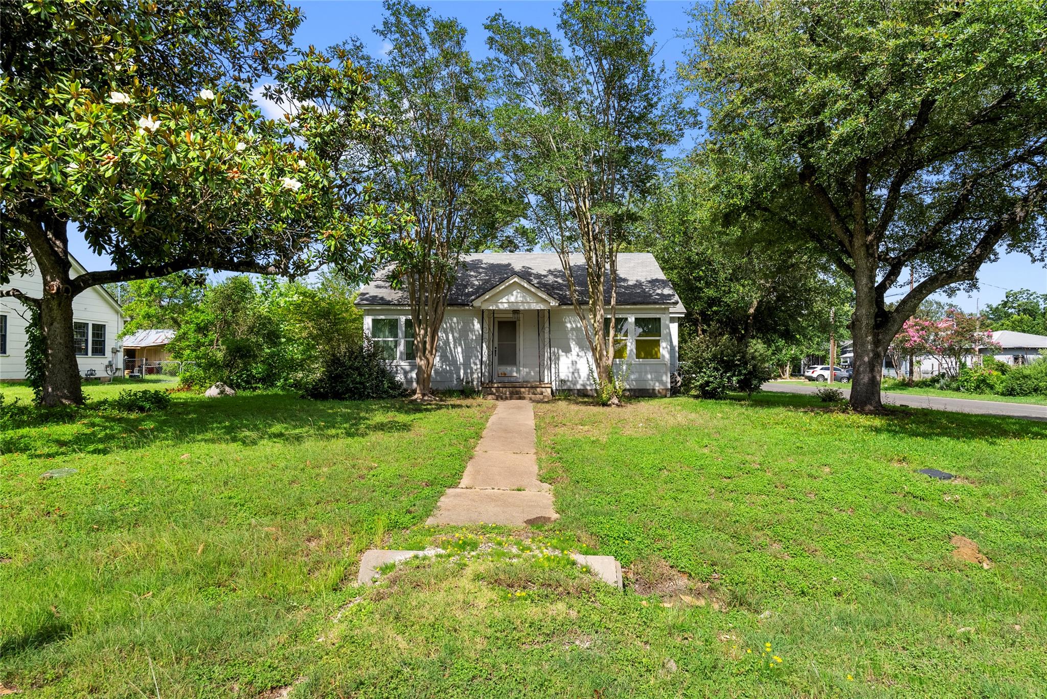 513 N Avenue F