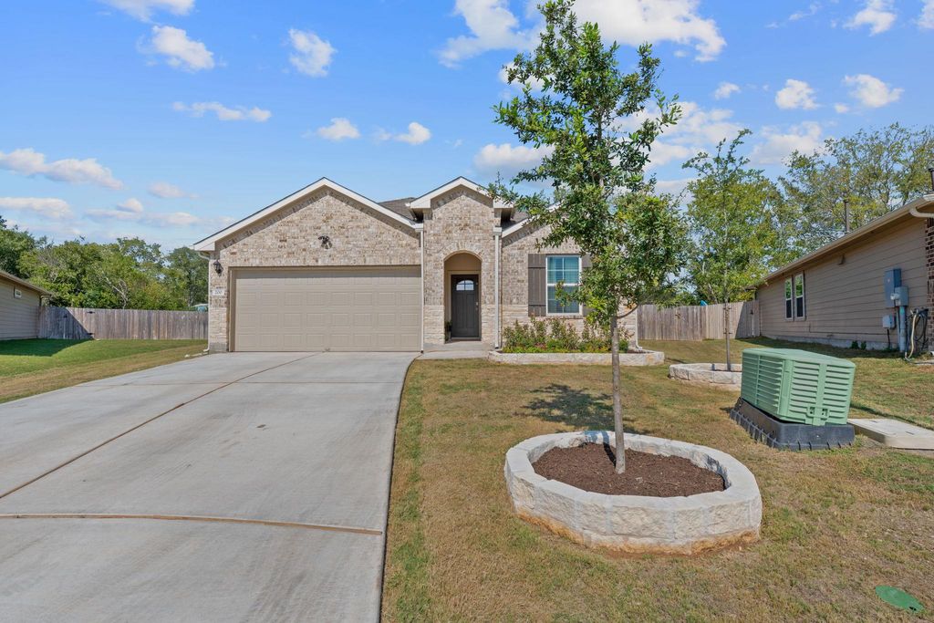 Photo of 200 Addison PL, Lockhart, TX 78644 (MLS # 3935376)