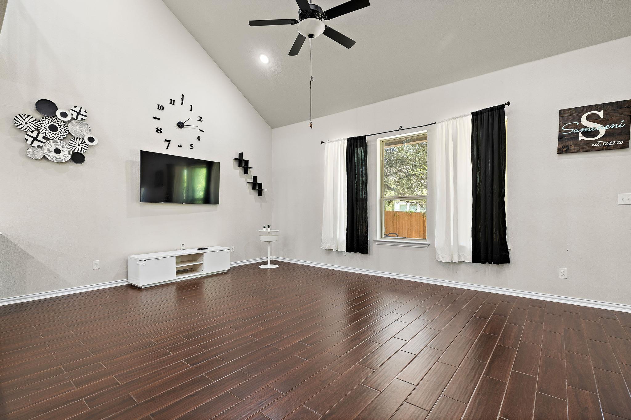 2433 Roaring River TRL
