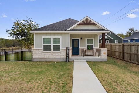 A home in Luling