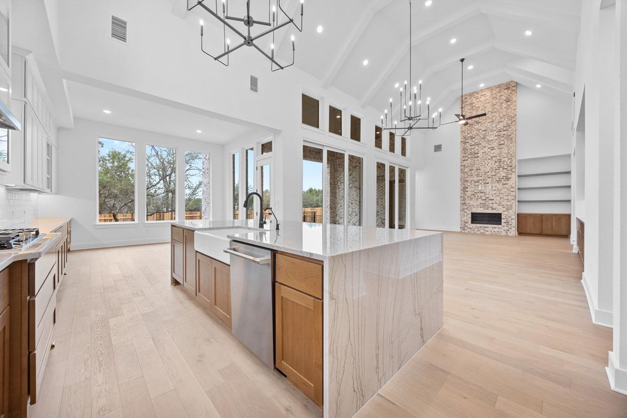 1104 Twisted Tarpley LN