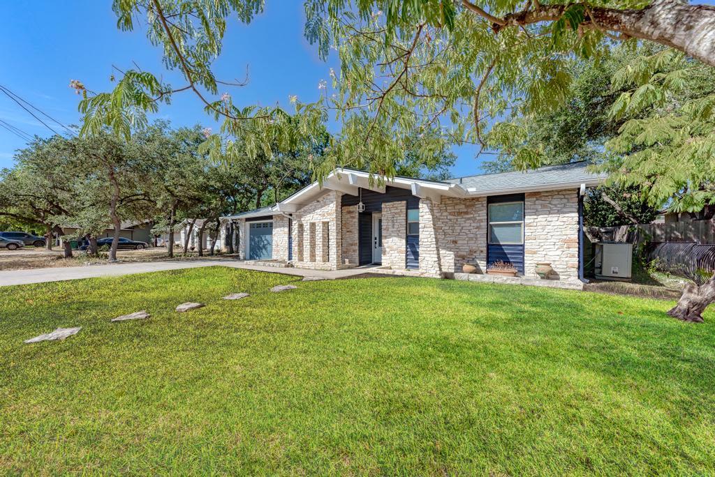2209 N Celia DR