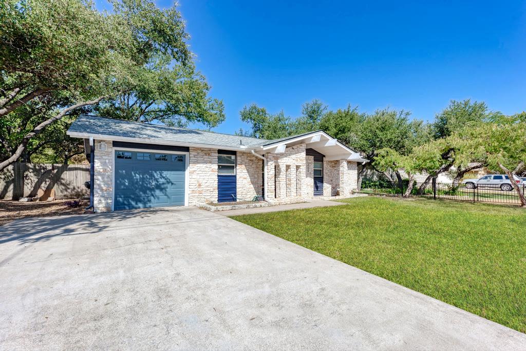 2209 N Celia DR