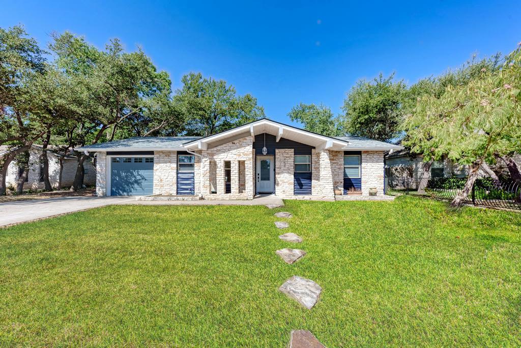 2209 N Celia DR