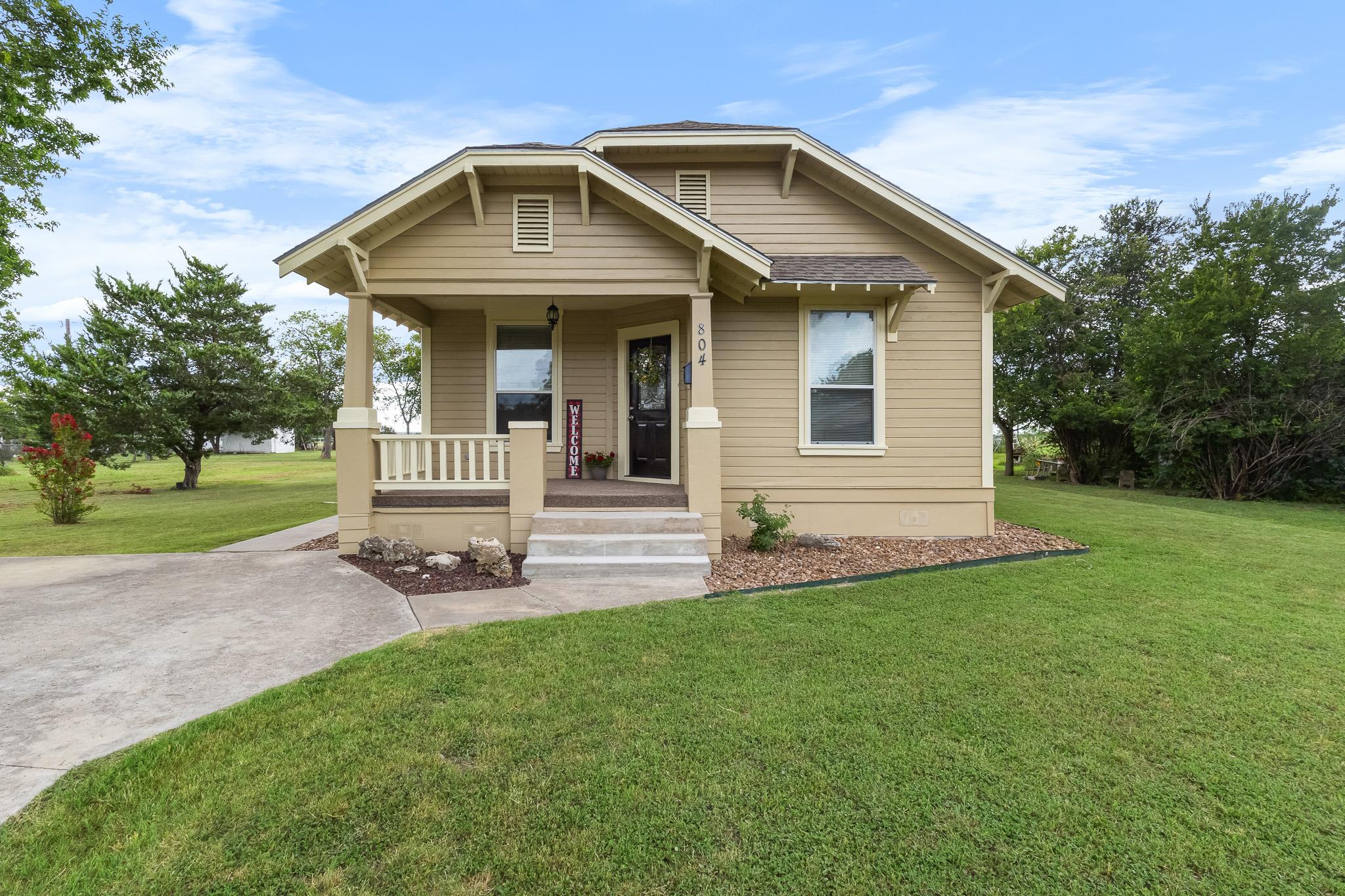 804 E Michalk ST