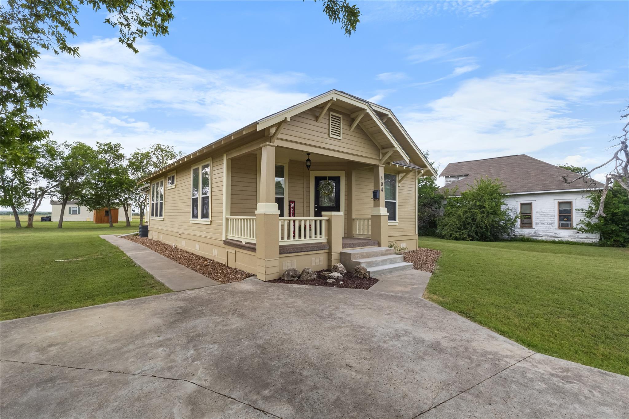 804 E Michalk ST