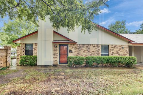 Photo of 3002A Breeze TER, Austin, TX 78722 (MLS # 2563295) Photo of 3002A Breeze TER, Austin, TX 78722 (MLS # 2563295)