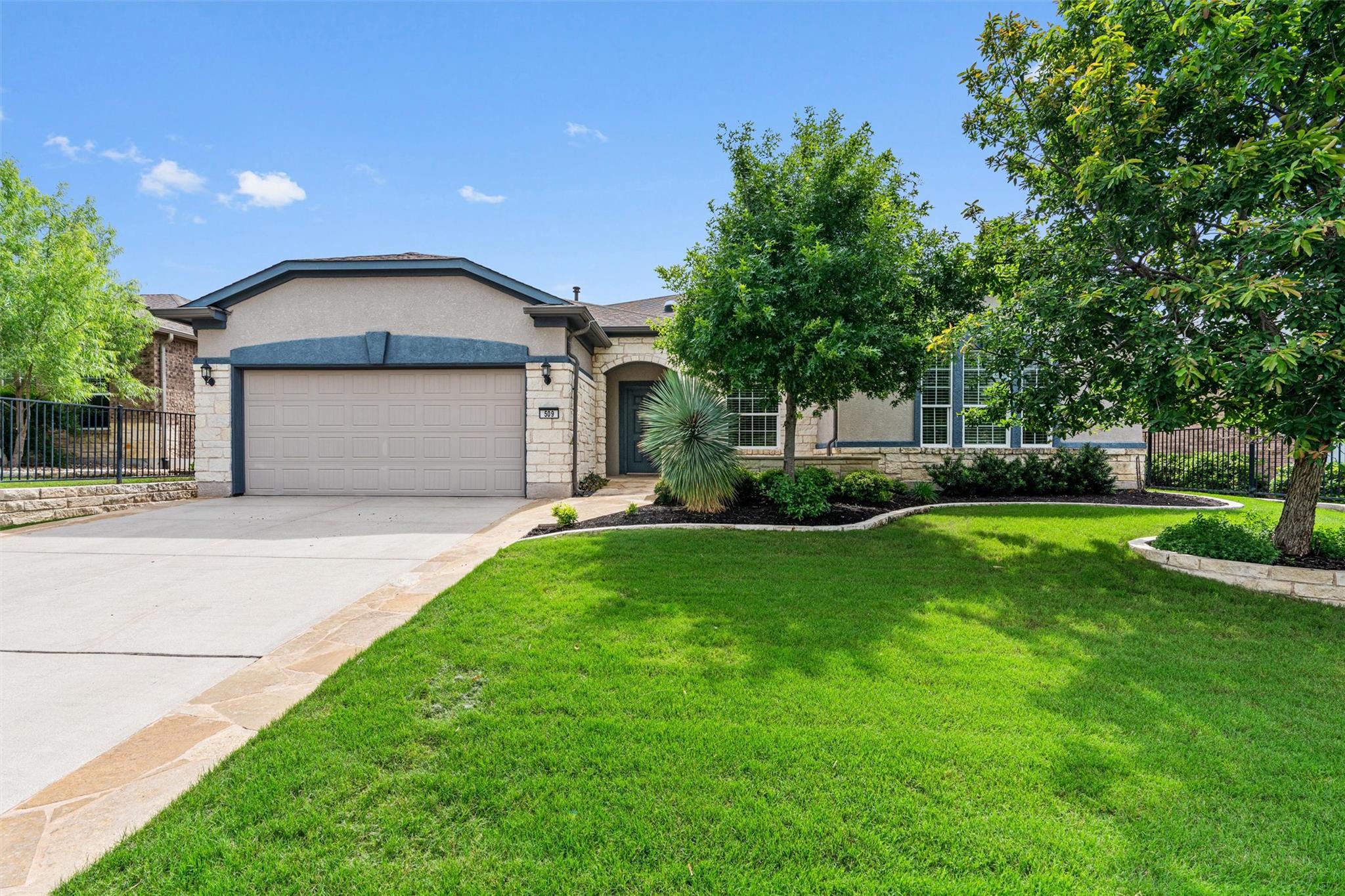 509 Davis Mountain CIR