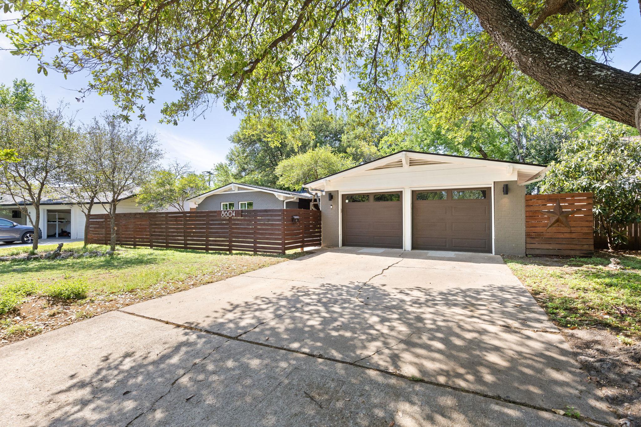 8604 Primrose LN