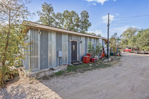 Photo of 6400 Wilcab RD, Austin, TX 78721 (MLS # 5120922)
