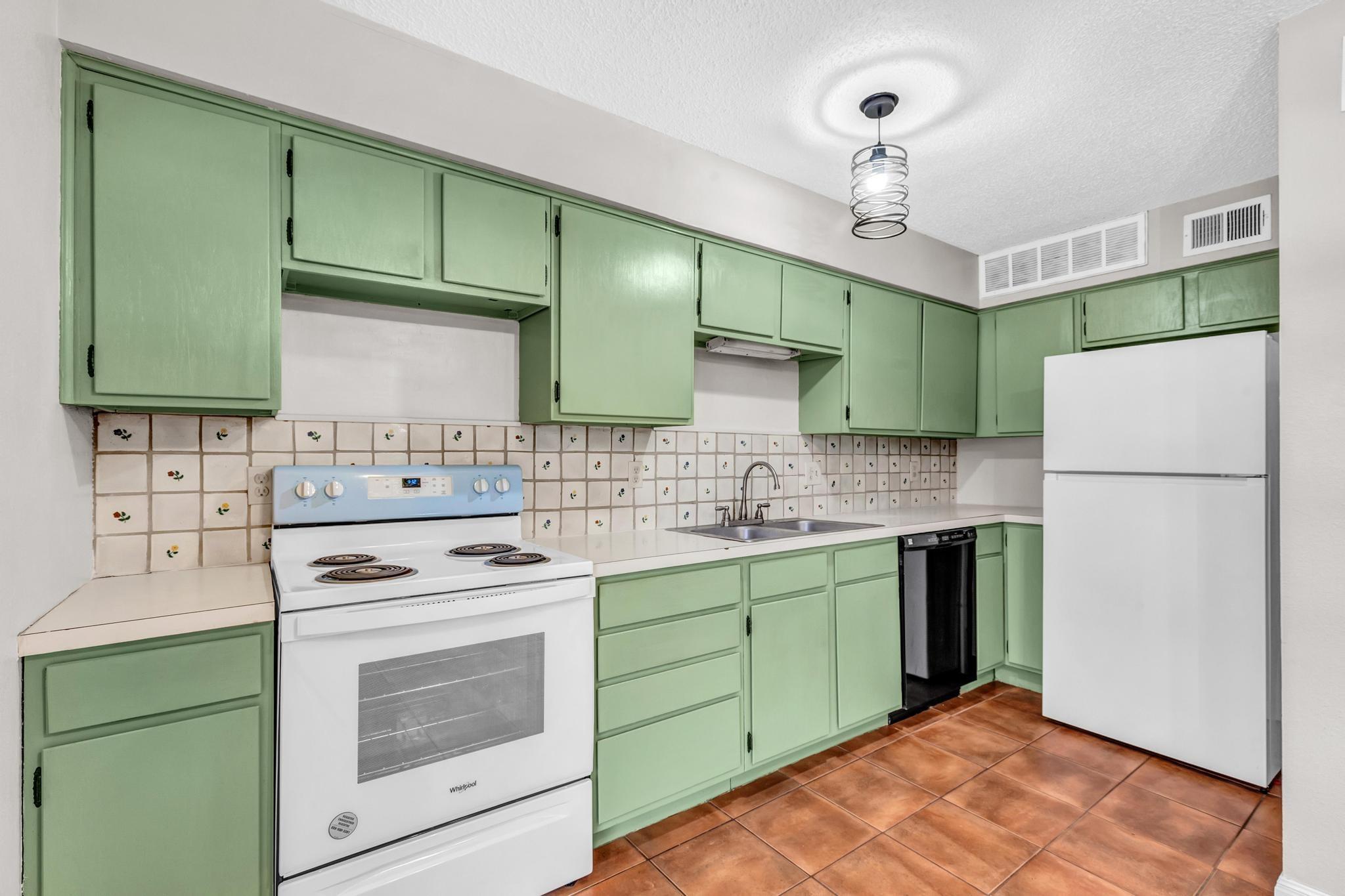 806 W 17th ST 5
