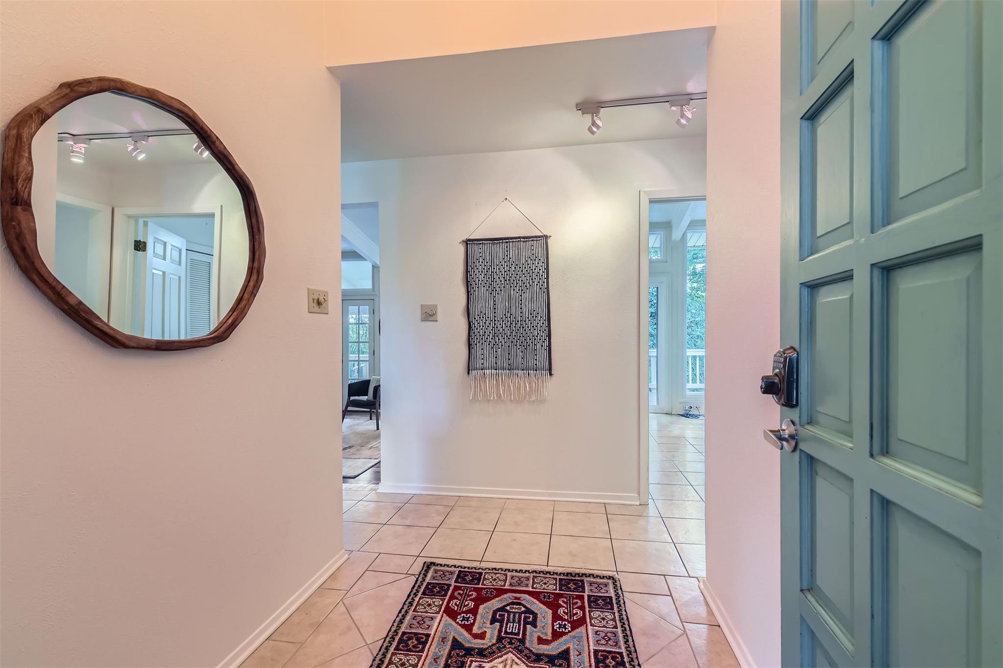 1901 Cresthaven DR