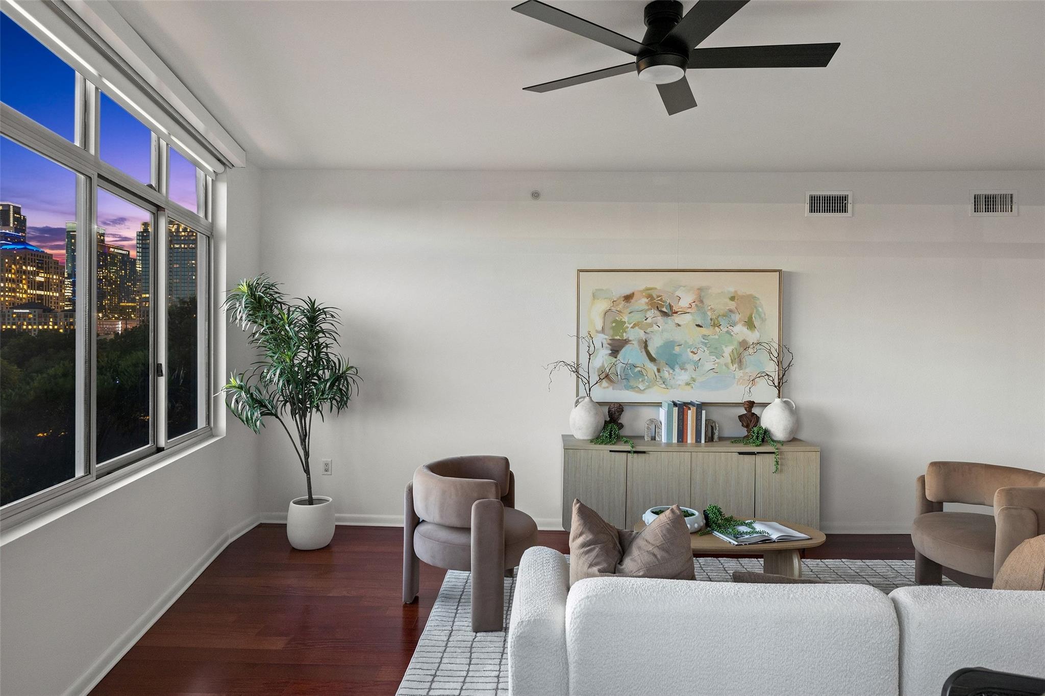 54 Rainey ST 502