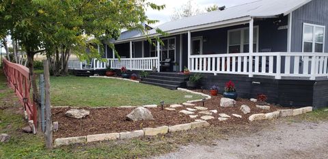 8906 Cele RD Manor TX 78653