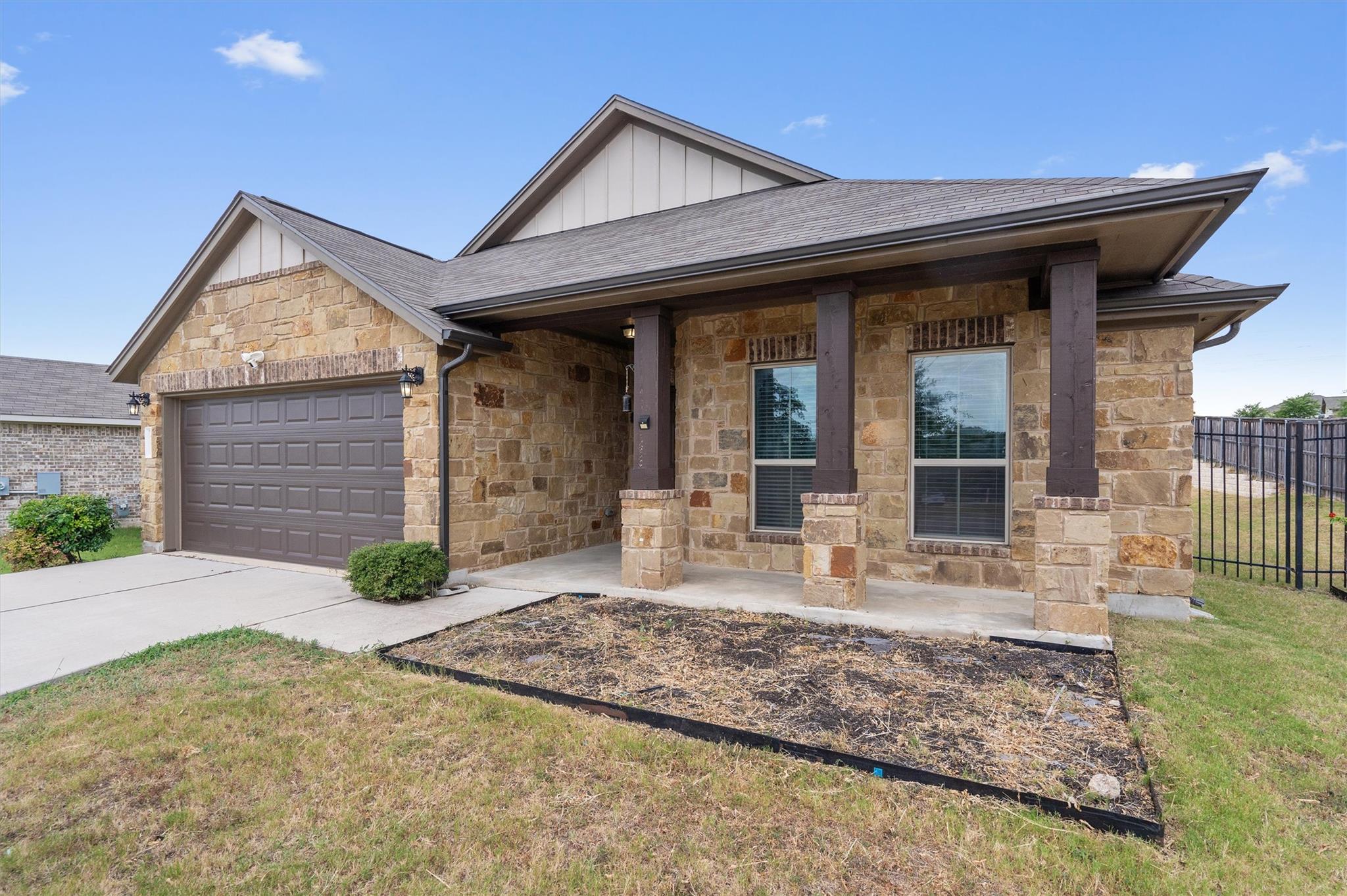 457 Red Matador LN