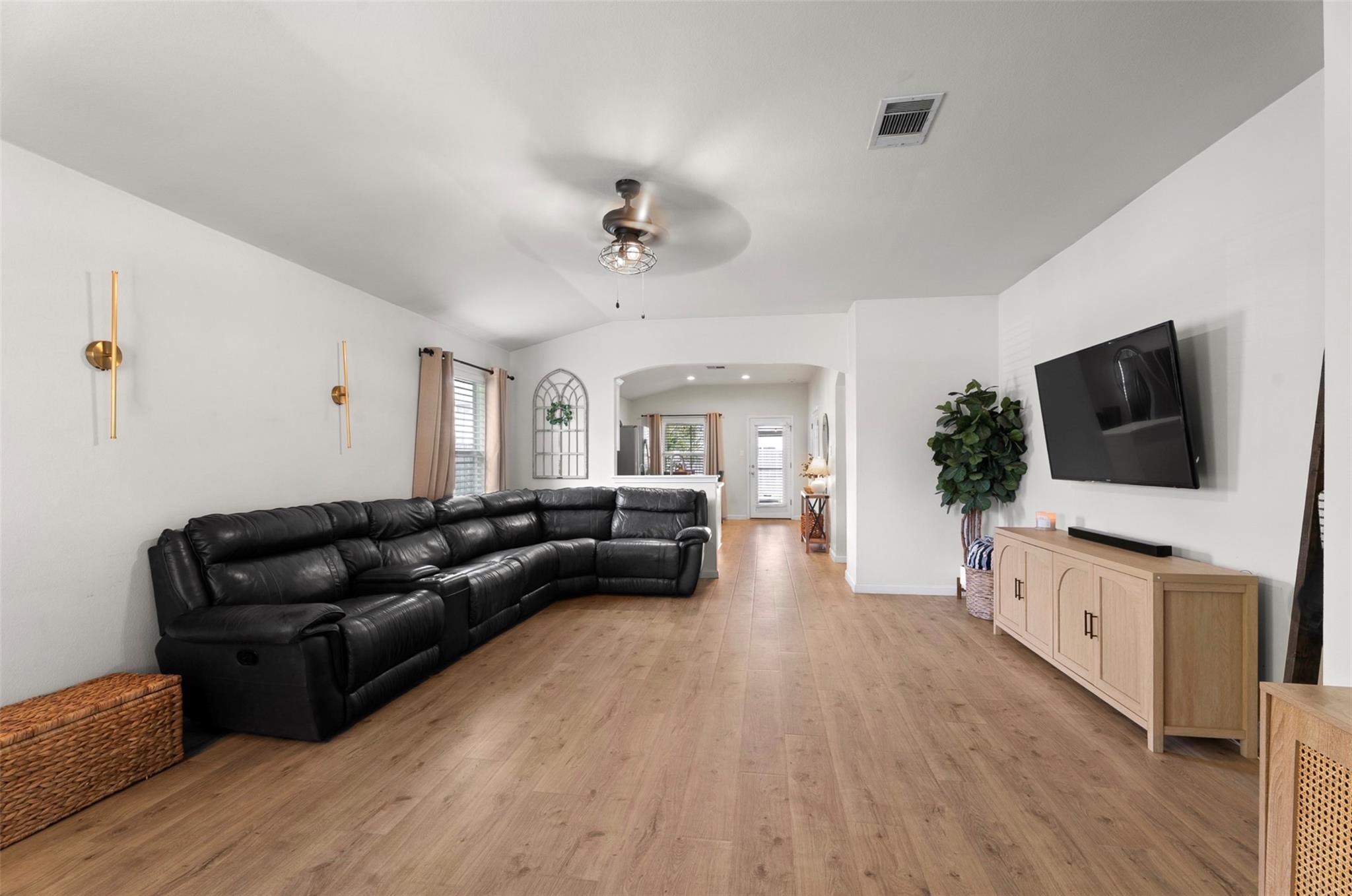 214 Jennifer LN