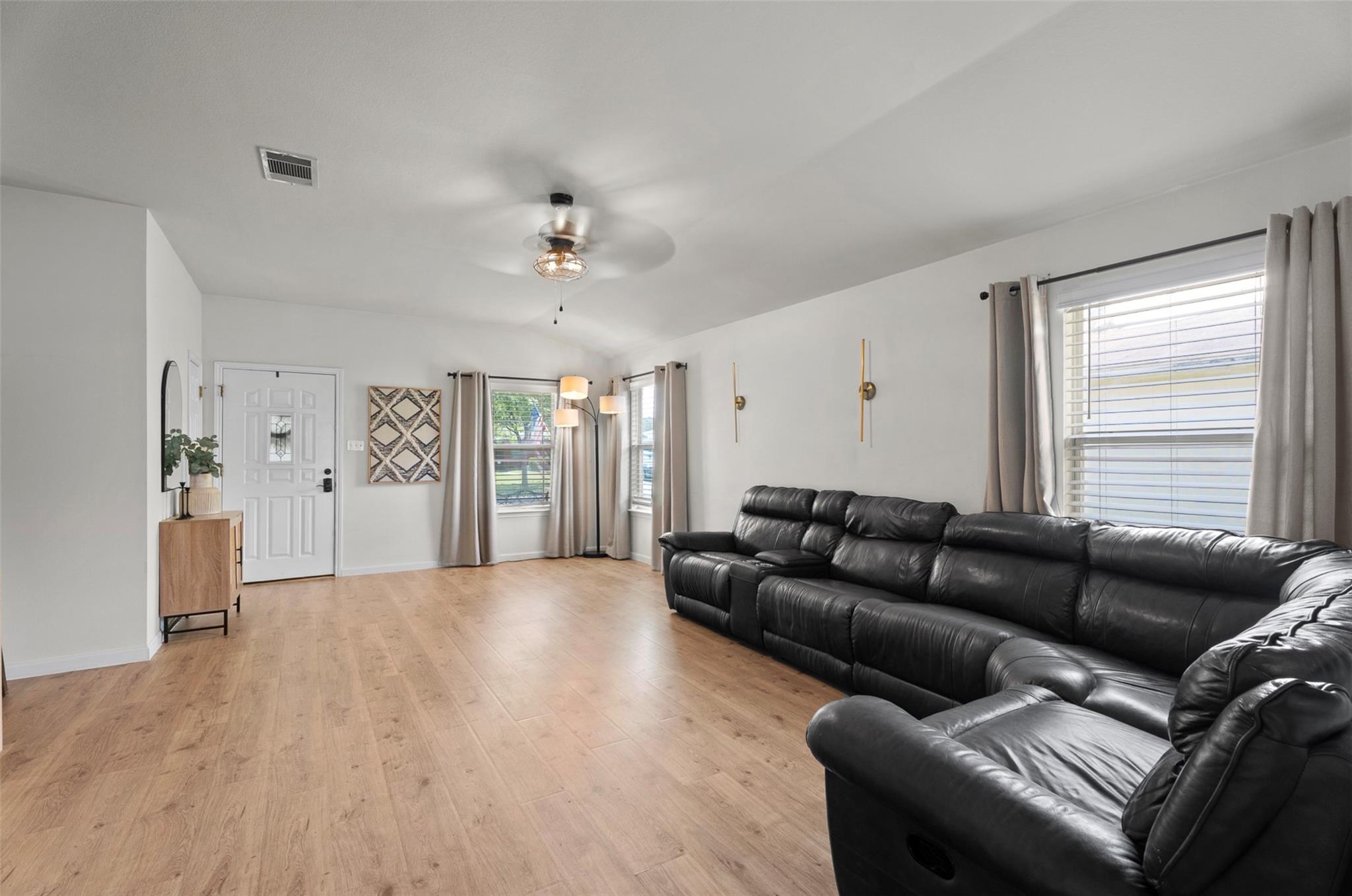 214 Jennifer LN