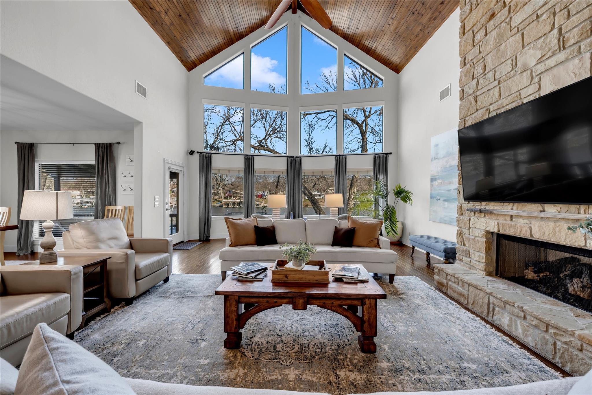 2530 Williams Lakeshore