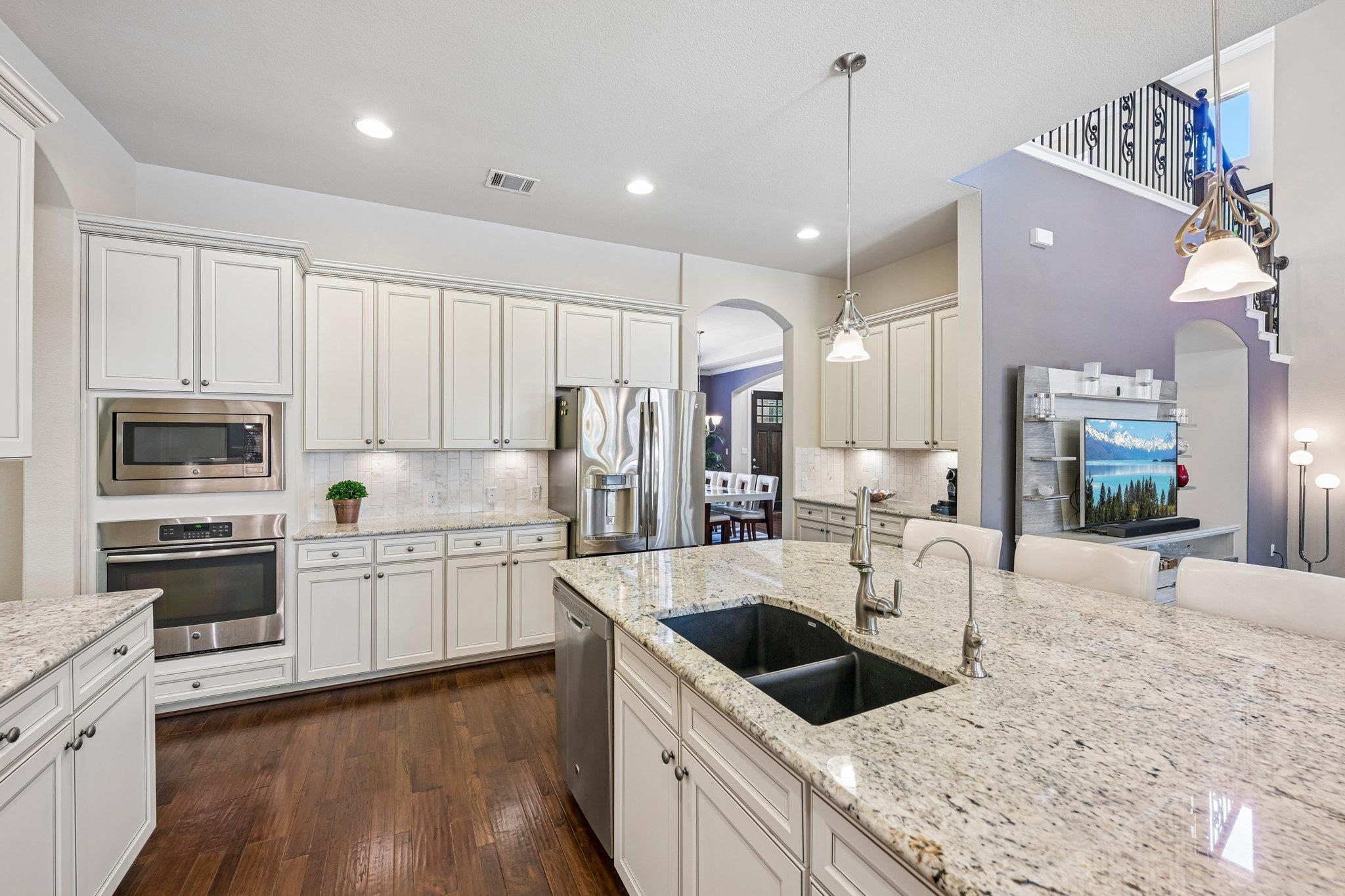 213 Lake Como DR