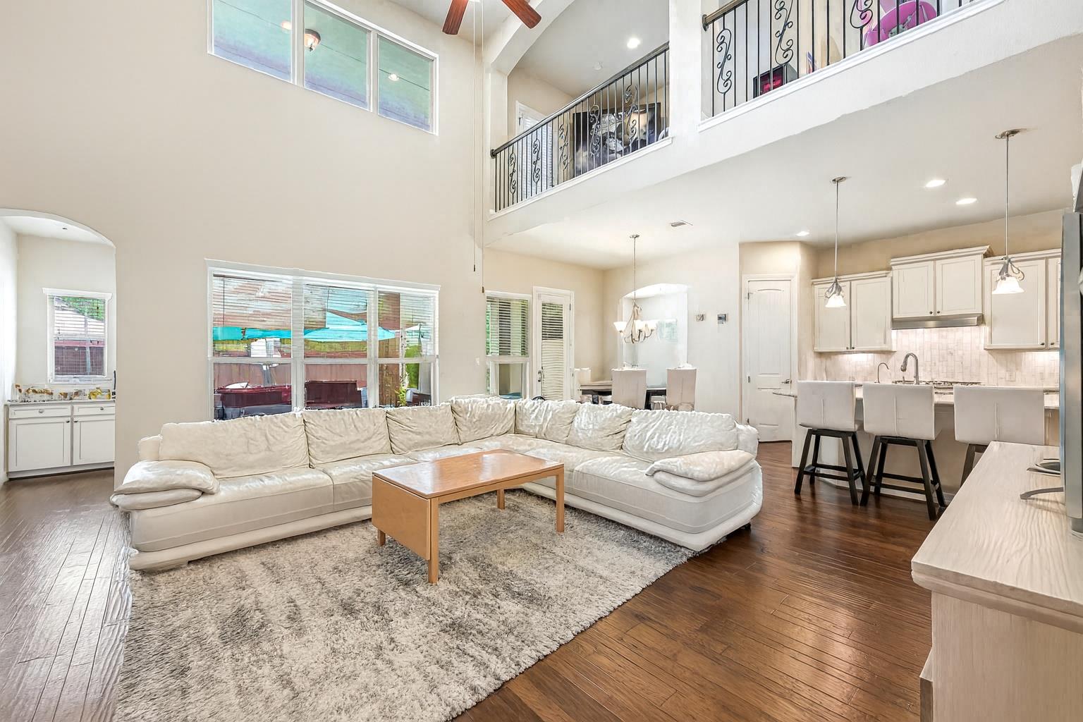213 Lake Como DR