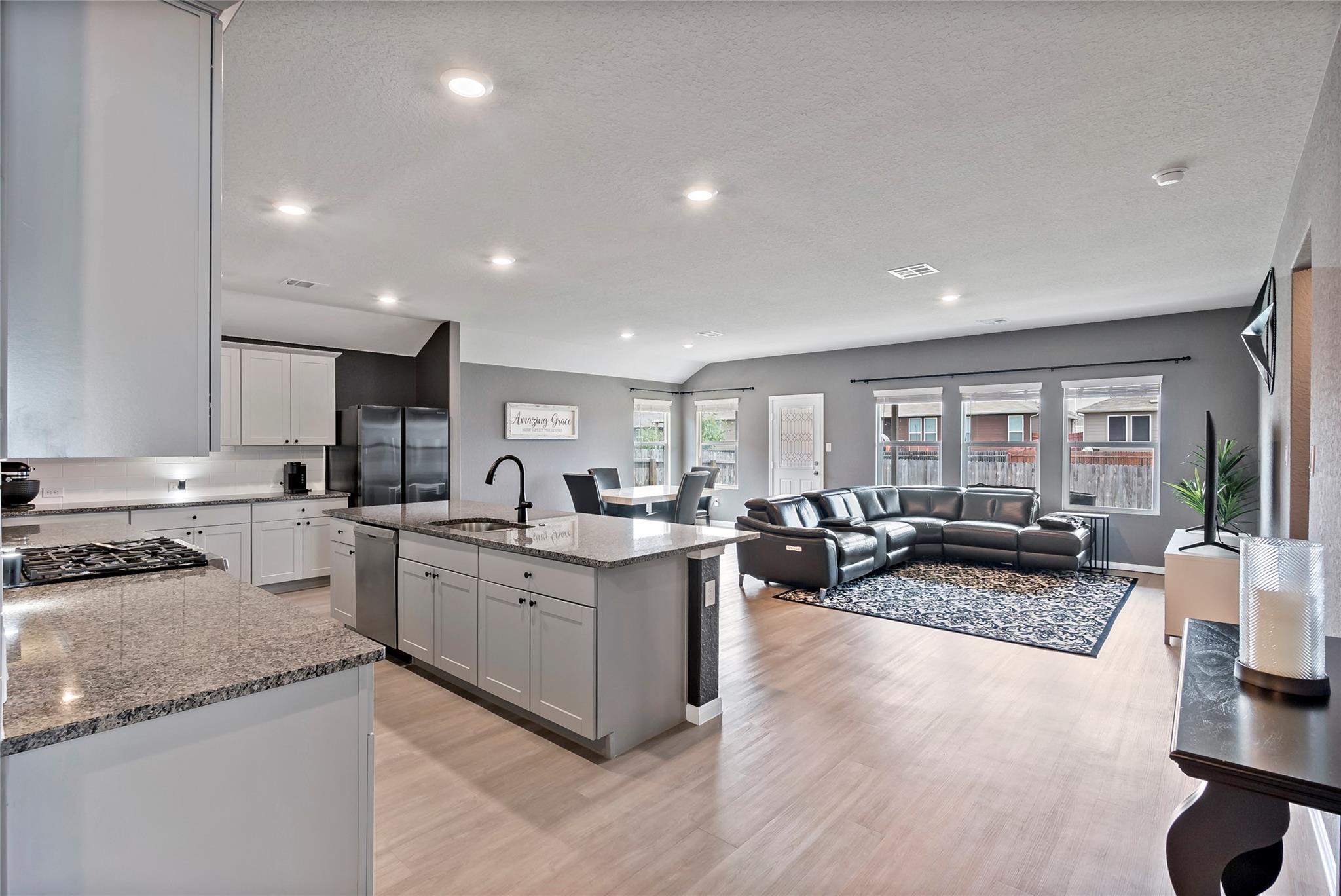 446 Blue Stem RD