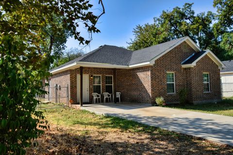 Single Family Residence in Waco TX 1916 Maple Ave.jpg