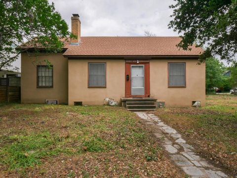 Photo of 810 E 45th ST, Austin, TX 78751 (MLS # 8053794)