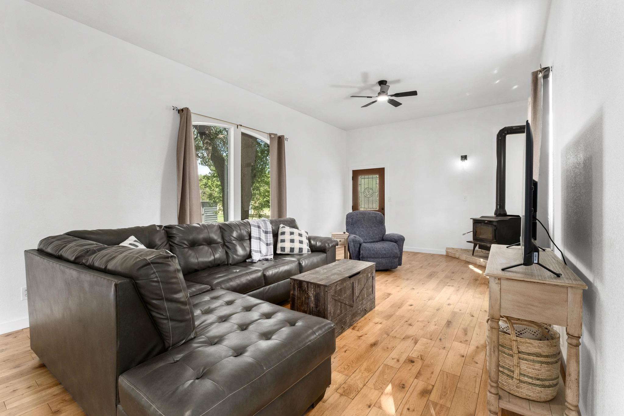 501 Twin Oaks TRL