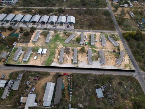 900 Odessa ST Kingsland TX 78639