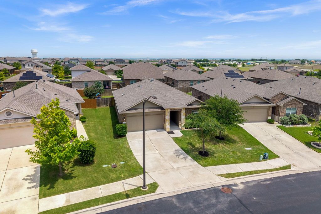 Photo of 121 Shiner LN, Georgetown, TX 78626 (MLS # 6710075)