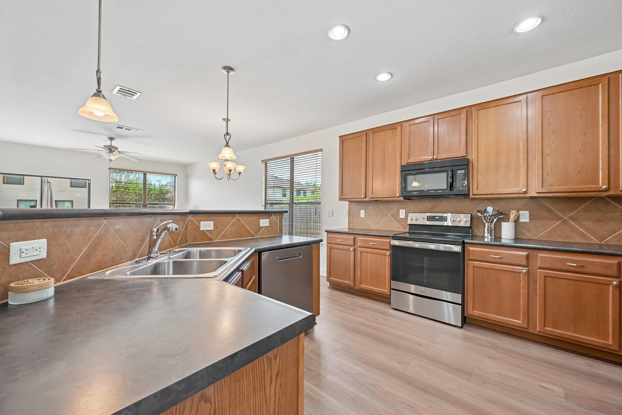 344 Matthews LN