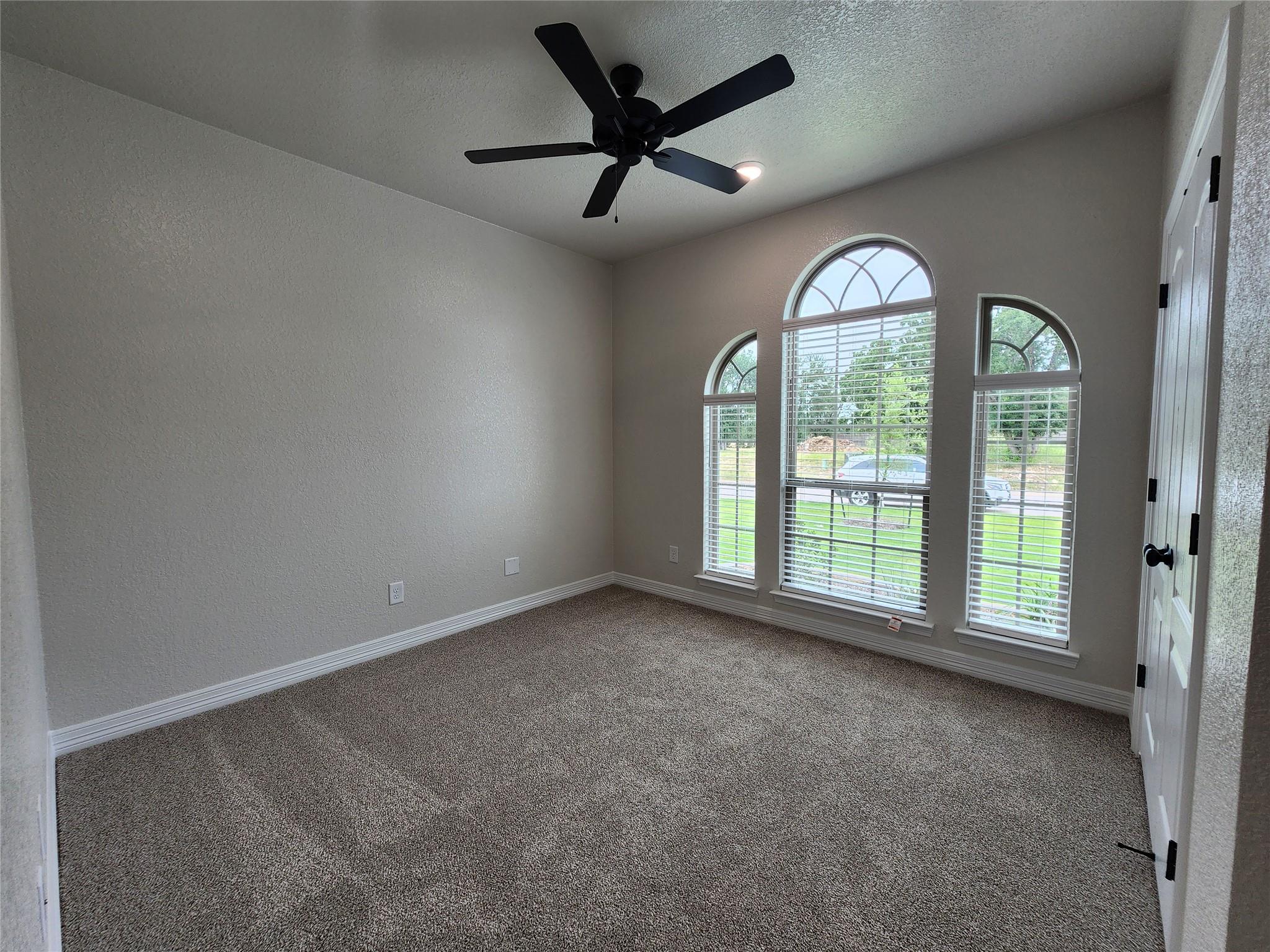 806 Eagle Heights DR