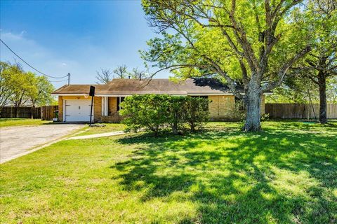 Photo of 500 Blackjack ST, Lockhart, TX 78644 (MLS # 2653790)