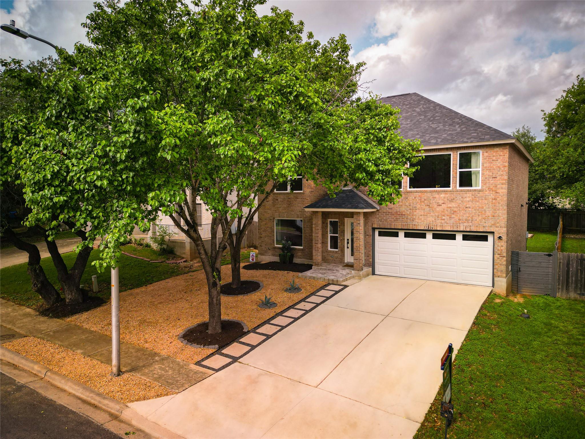 11224 Pickard LN