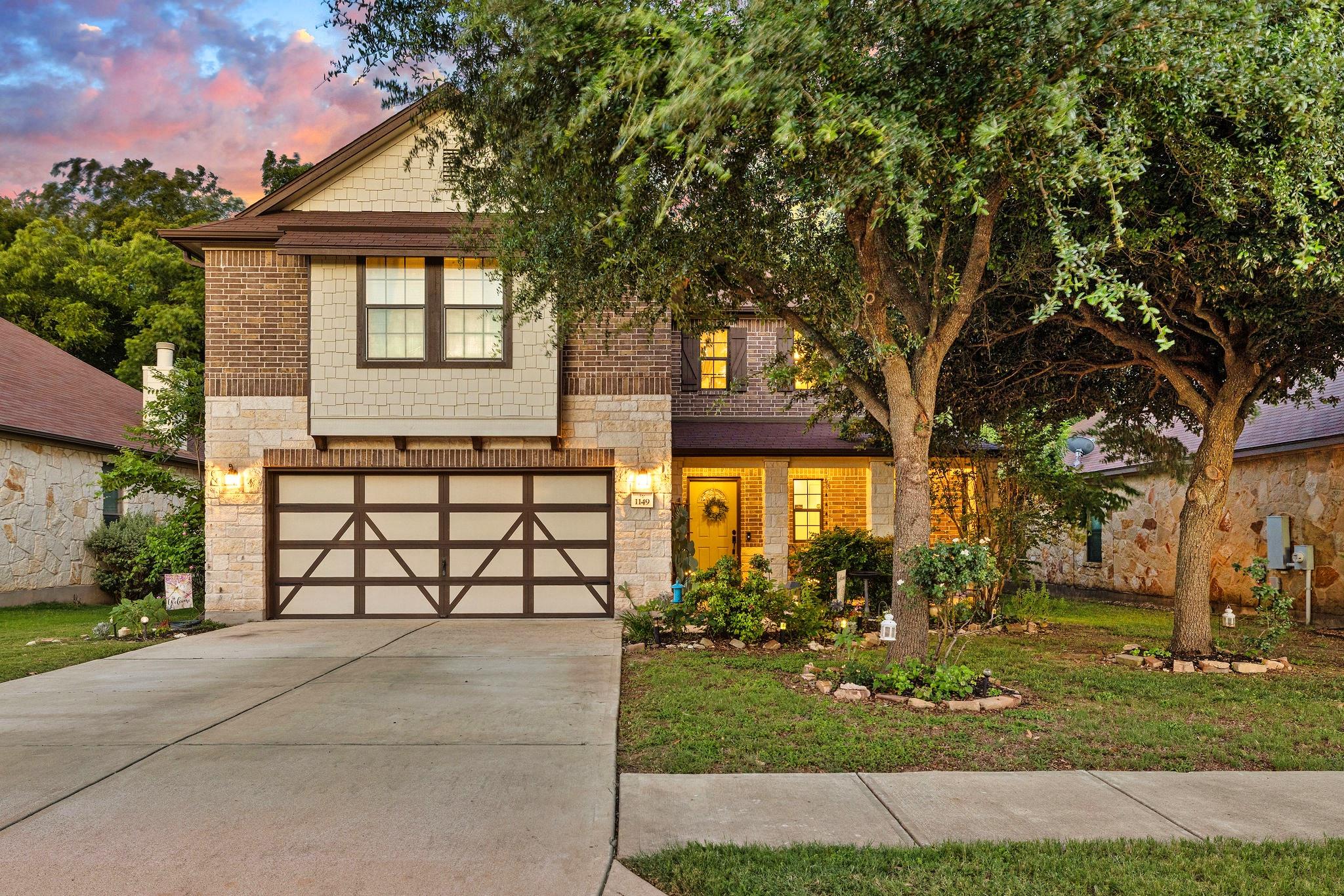 1149 Hyde Park DR