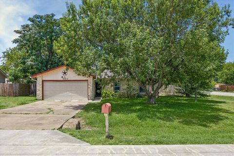 Photo of 400 Bonita Vista DR, Buda, TX 78610 (MLS # 4182395)