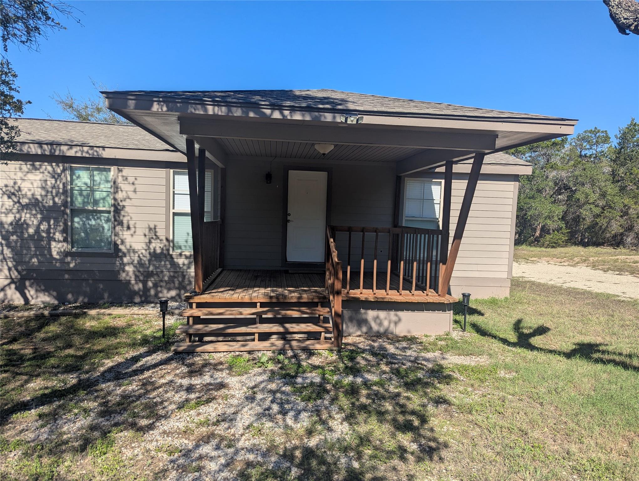 105 Oak LN