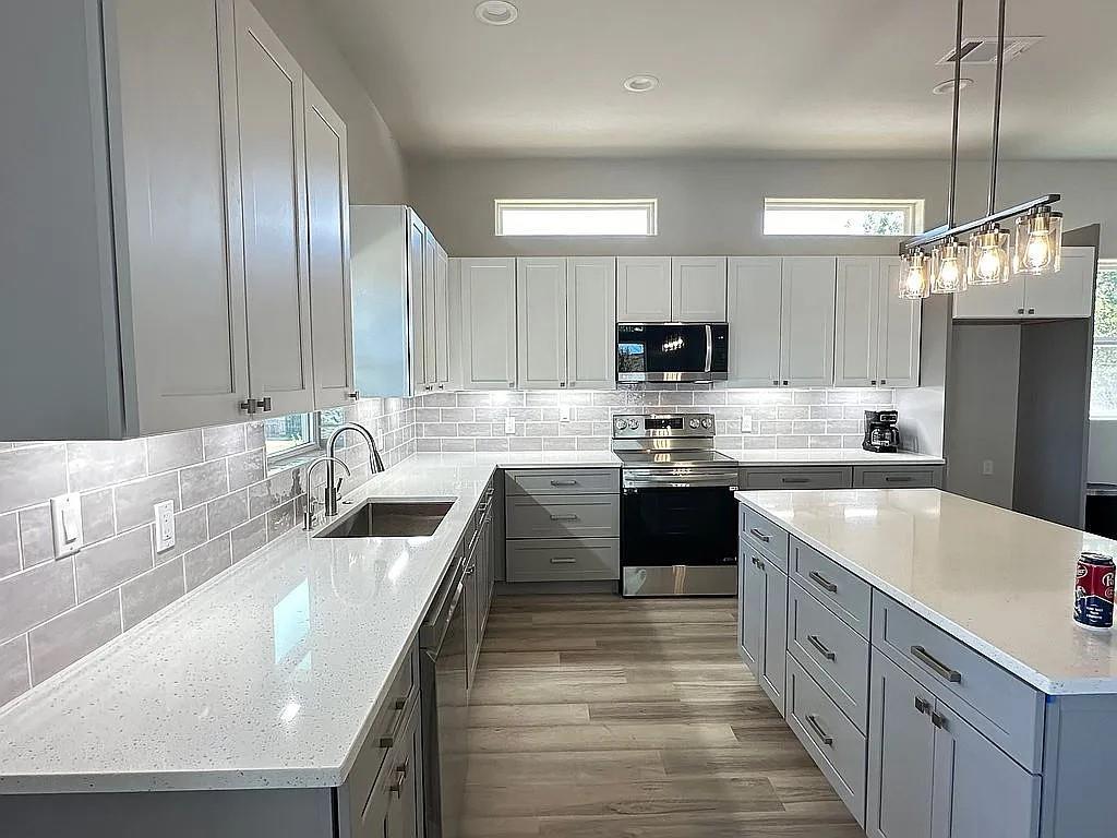 195 Covert DR