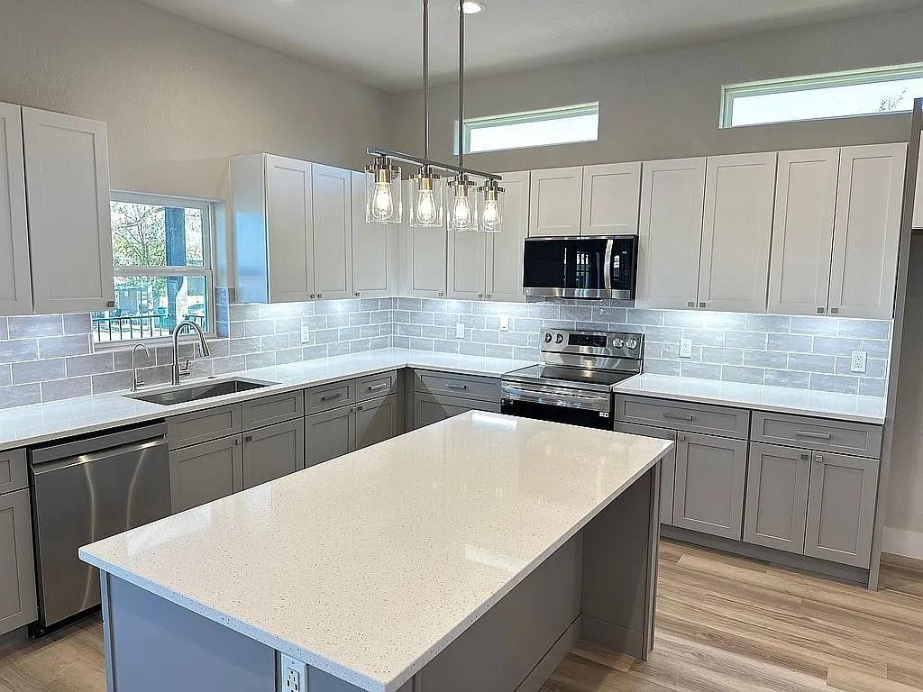 195 Covert DR