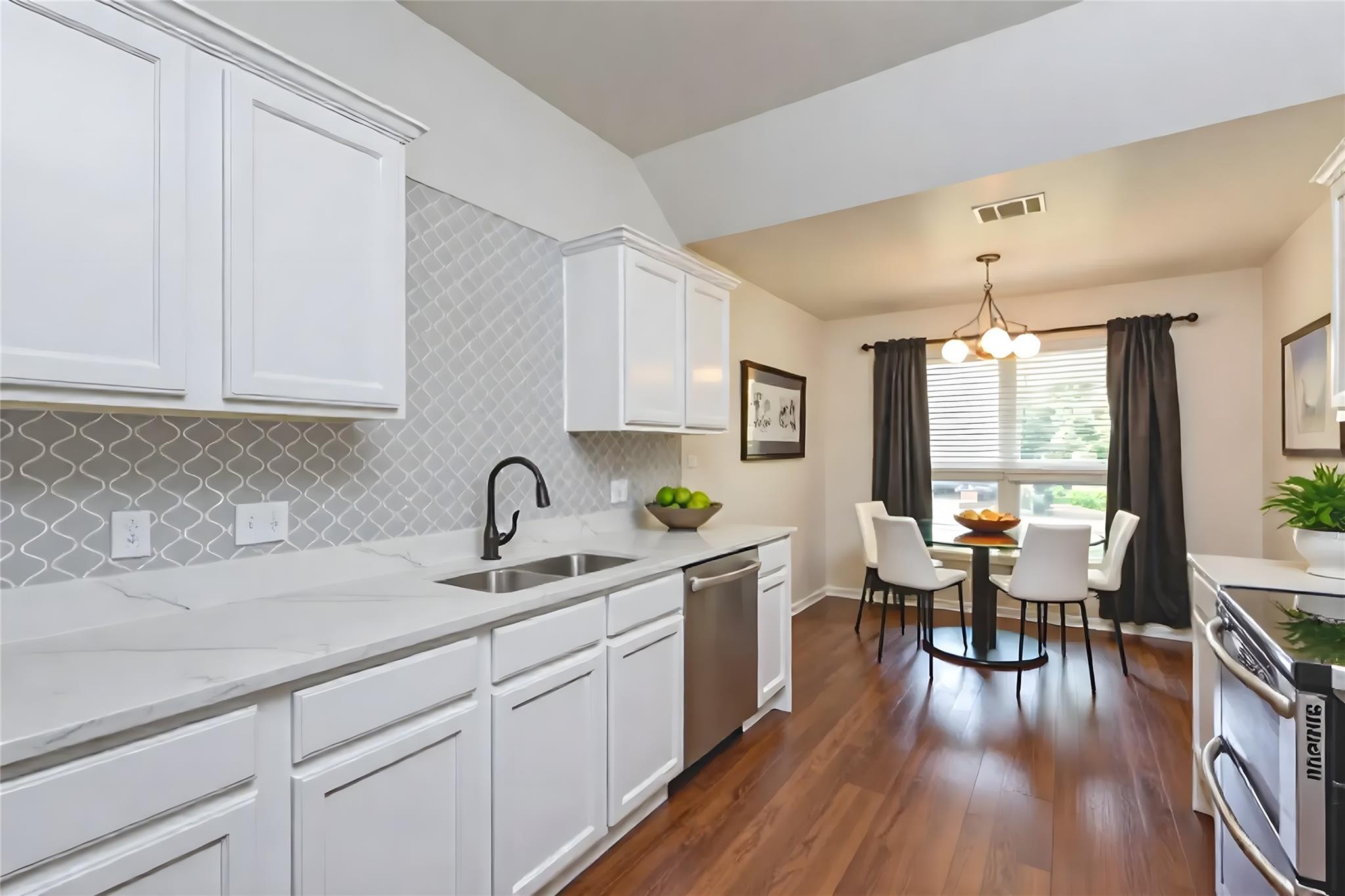 2571 Georgian DR