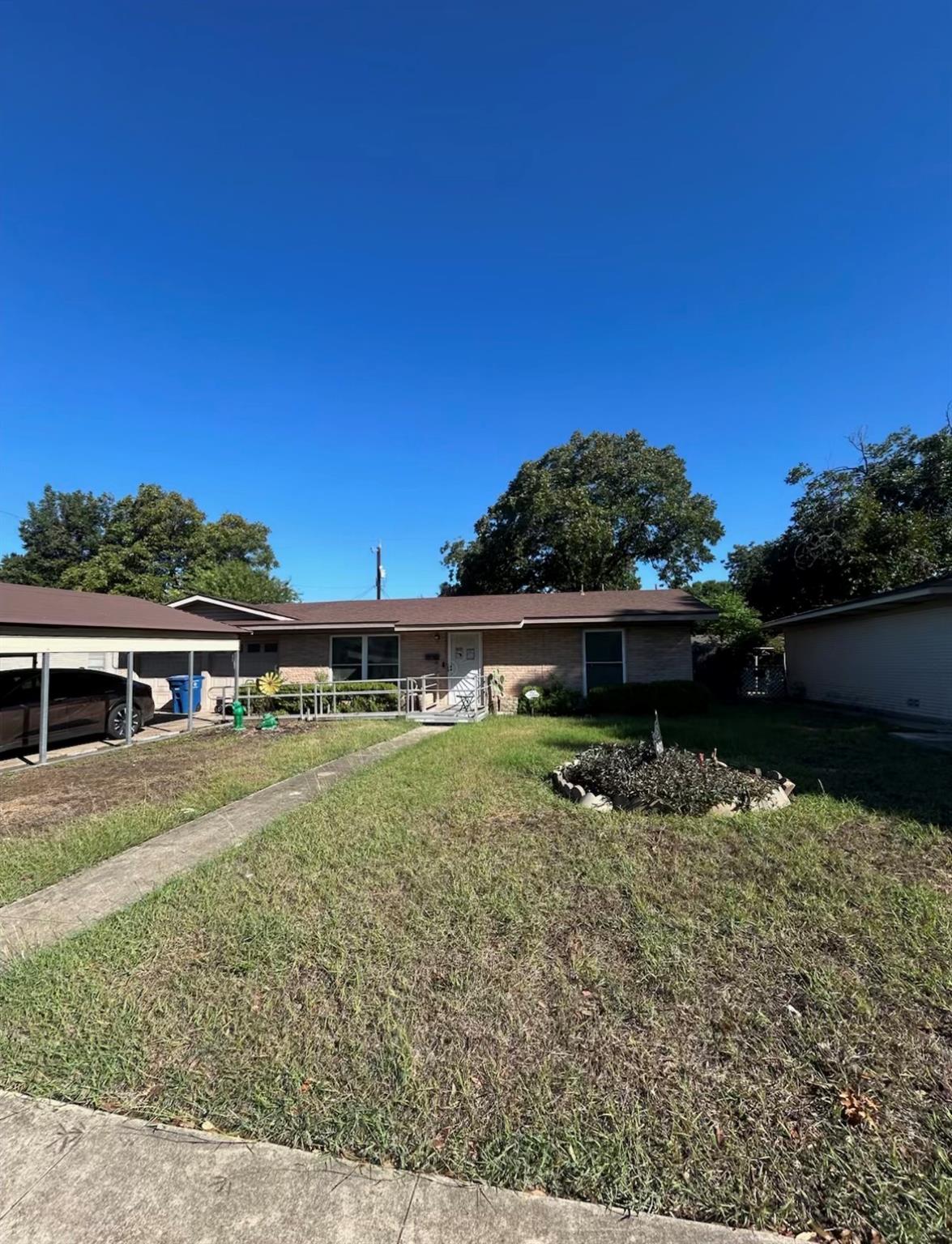 4923 Stoneleigh DR