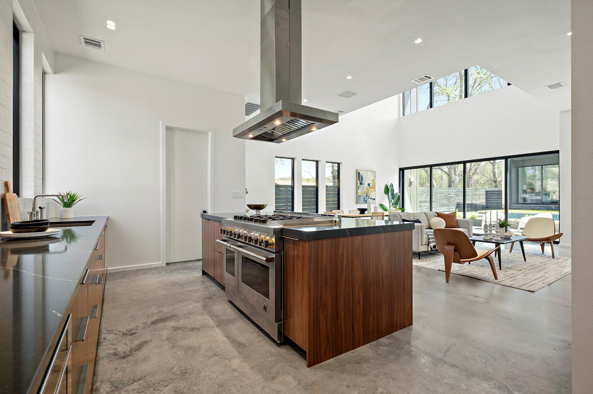 2603 Little John LN