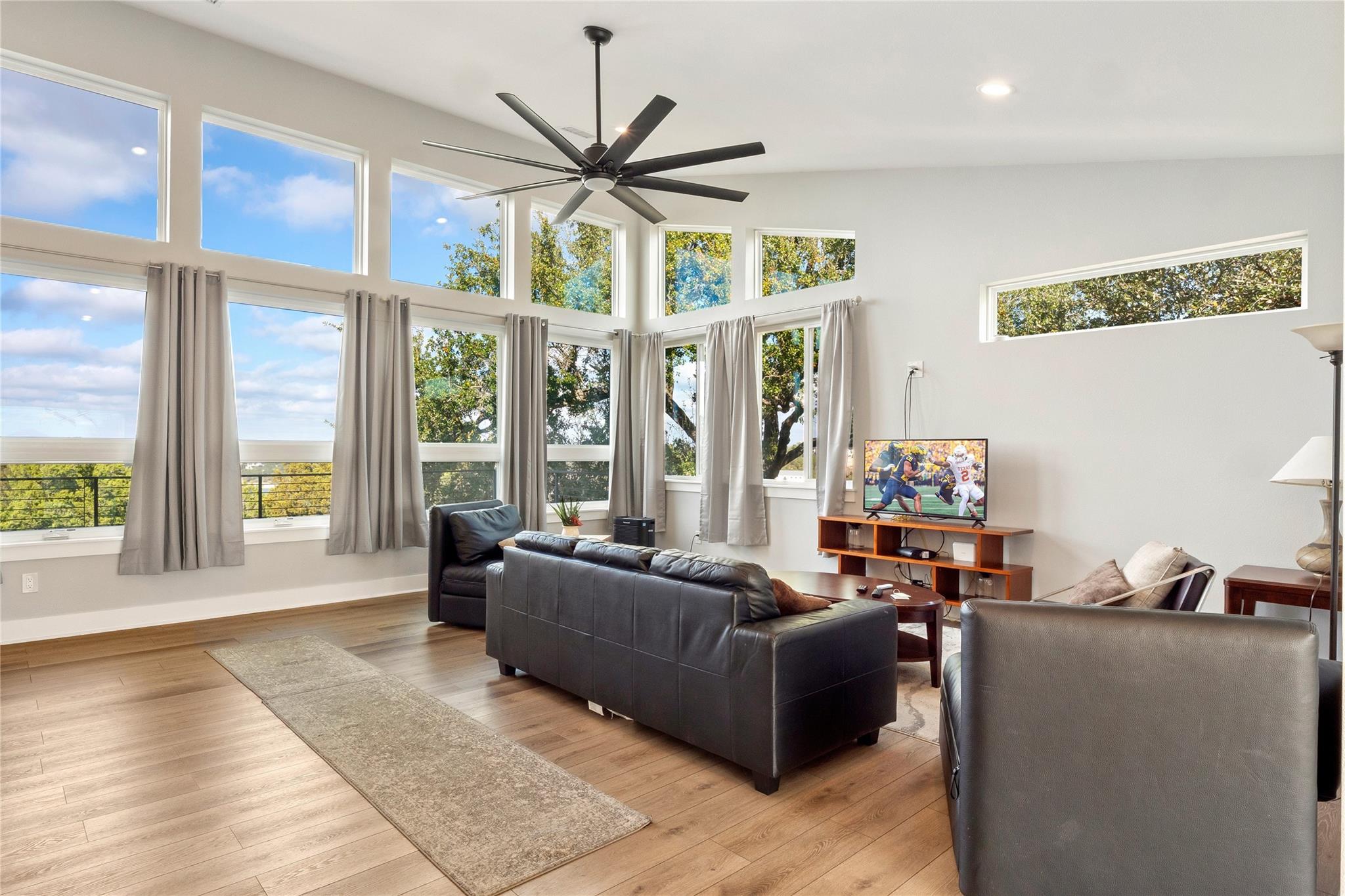 300 Summit Ridge DR N