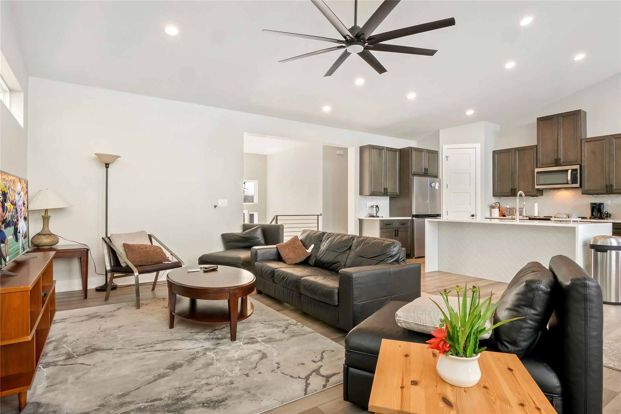 300 Summit Ridge DR N