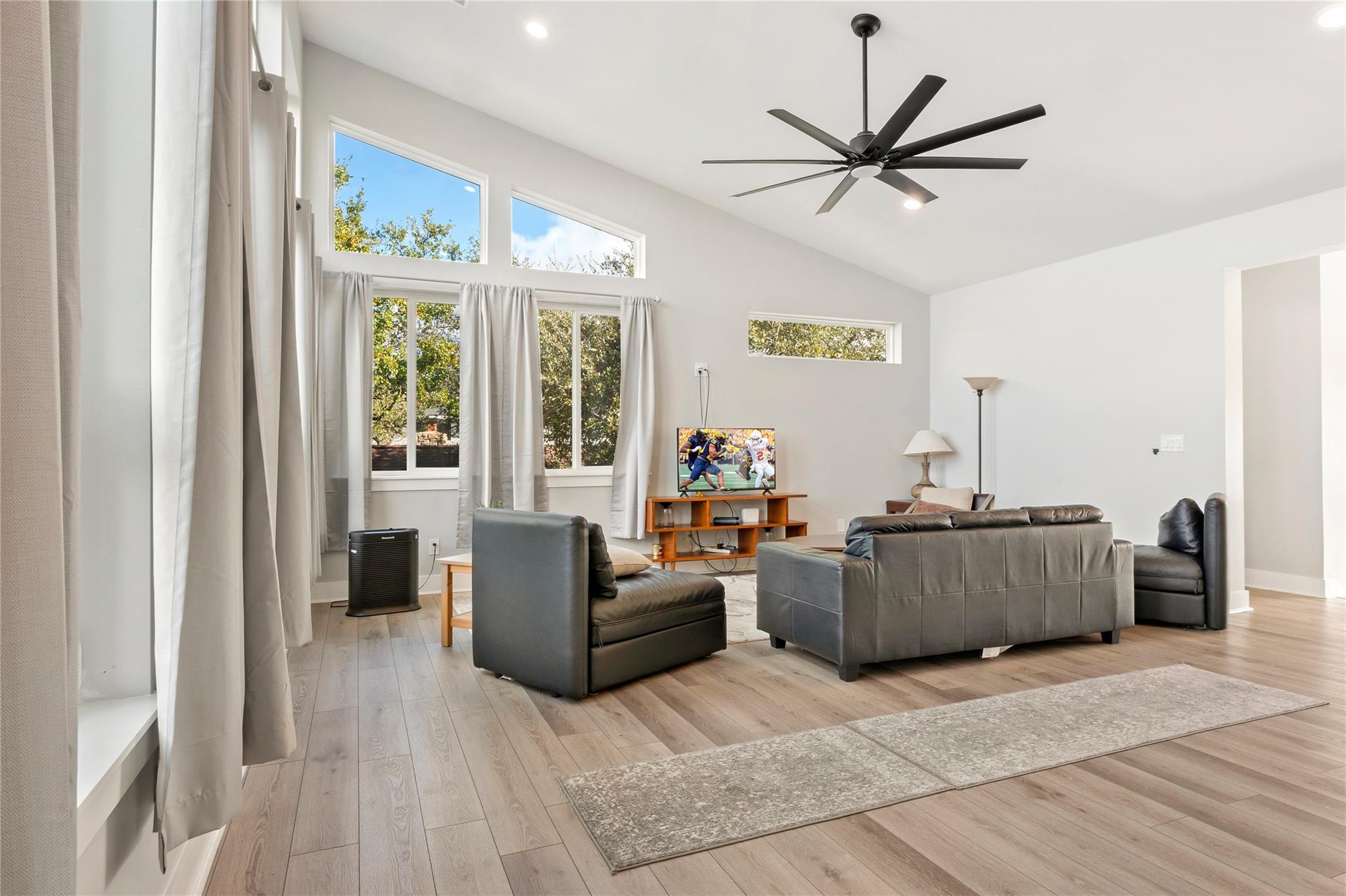 300 Summit Ridge DR N